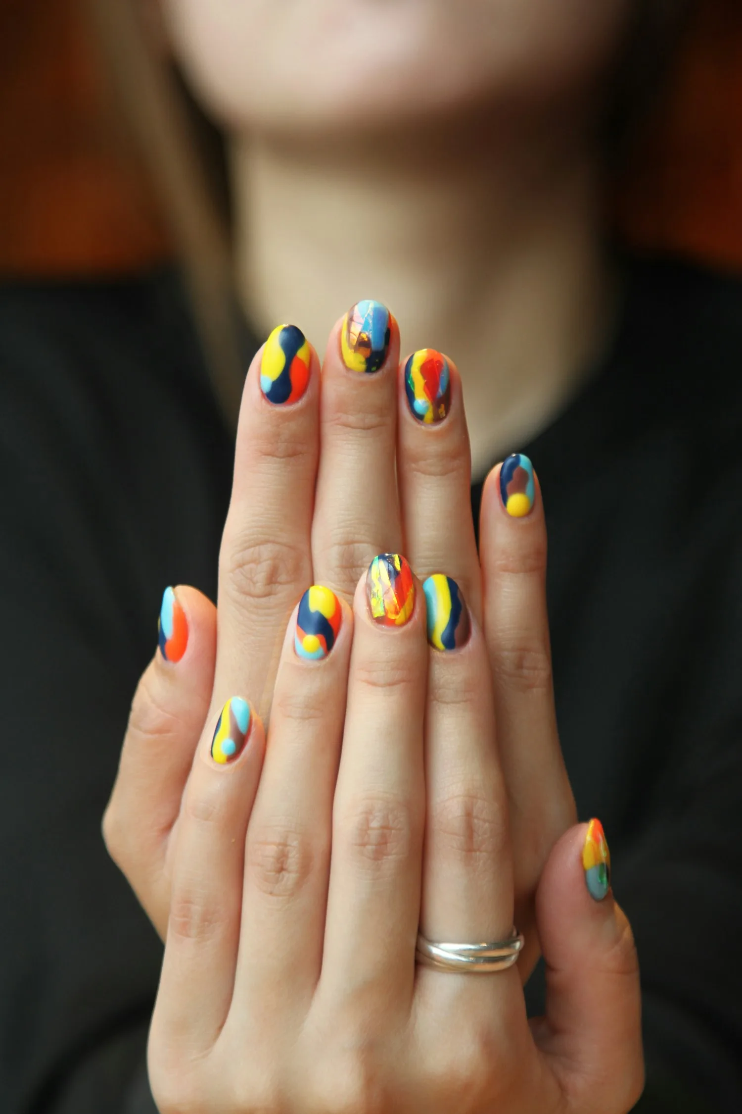 Uñas veraniegas con un diseño colorido