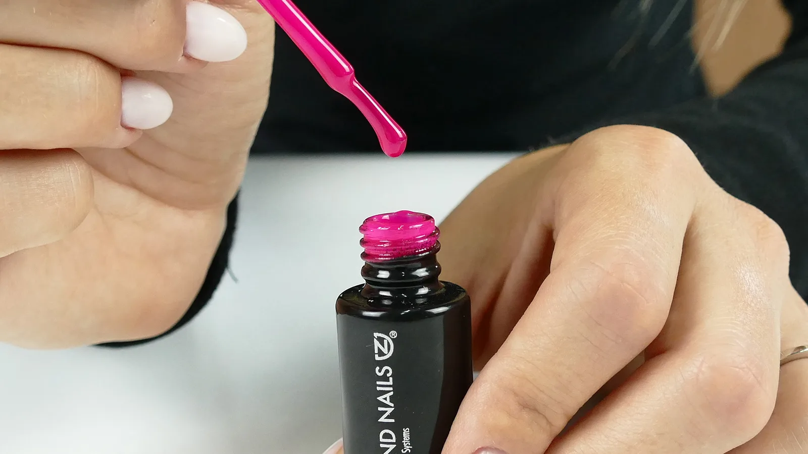 Cuidado atento de las manos y las uñas